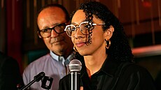 New York. Darializa Avila Chevalierová slaví vít�zství v demokratických...
