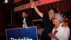 New York. Darializa Avila Chevalierová slaví se Zohranem Mamdanim vít�zství v...