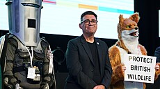 Starosta Manchesteru Andy Burnham oslavuje volební vít�zství. (19. �ervna 2026)