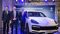 Zleva ministr financí SR Peter Ka�imír, p�edseda p�edstavenstva spole�nosti...