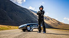 Co to �ere? Vít�zný Supermileage jezdí na etanol, líh. Do své �nádr�e� ho...