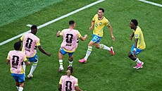 Brazilská radost po postupovém gólu Gabriela Martinelliho proti Japonsku.