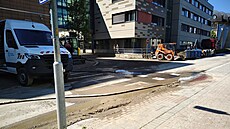 V ulici Hynaisov� v Olomouci do�lo k havárii hlavního vodovodu. Takhle vypadala...