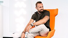 Je známý p�edev�ím díky popularizaci první pomoci a osv�t�, za kterou získal...