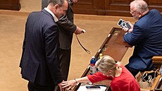 Jednání Poslanecké sn�movny o zru�ení slu�ebního zákona a jeho nahrazení novým...