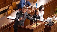 Jednání Poslanecké sn�movny. Na snímku hovo�í Vít Raku�an (Starostové). (23....
