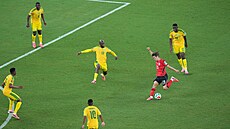 I Kang-in se sna�í dostat z jihoafrického obklí�ení.