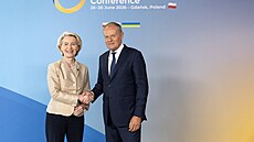 Polský premiér Donald Tusk a p�edsedkyn� Evropské komise Ursula von der...