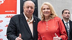 Americký magnát John Catsimatidis s man�elkou Margo (22. listopadu 2025)