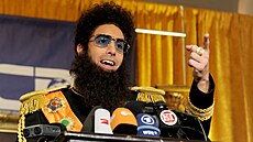 Britský herec Sacha Baron Cohen p�evle�ený jako Diktátor (7. kv�tna 2012)