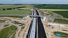 Dálni�ní nadjezd, který p�evádí silnici mezi obcí Stradou� a Radho��. (25....