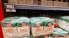 Kilogramové balení mouky zna�ky Spar budget vy�lo na 0,75 eura (18 korun).