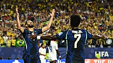 Matheus Cunha slaví s Viníciusem Júniorem první gól brazilského týmu proti...