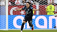 Matías Galarza posílá u� ve druhé minut� Paraguay do vedení v zápase proti...
