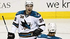 San Jose: Plíhal - Tomá� Plíhal se raduje z gólu v dresu San Jose Sharks.