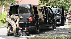 V �elákovicích u Prahy zasahují policisté a zásahová jednotka kv�li ozbrojenému...