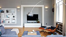 V interiéru nechyb�jí ani designové ikony, nap�íklad slavné k�eslo od Vitry z...