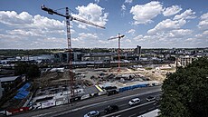 Z budovy je vid�t mimo jiné i na O2 arenu. (25. �ervna 2026)