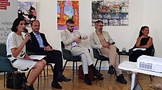Odborný panel o financování alian�ních závazk� a p�ipravenosti armády. Vlevo...