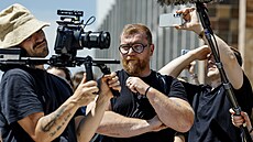 Na protestním shromá�d�ní zam�stnanc� �T vystoupil také re�isér Robert Kvapil....