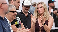 Na pochodu za ve�ejnoprávní média vystoupila �ada osobností v�etn� herce Milon�...