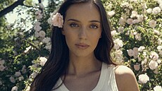 Charlotte Gott ve videoklipu I Could Be Mine (2026)