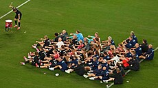 Nor�tí fotbalisté slaví výhru nad Senegalem.
