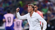 Kou� Tuniska Hervé Renard b�hem zápasu s Japonskem.