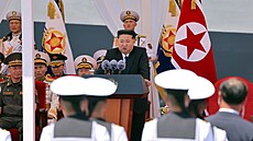 Kim �ong-un se zú�astnil slavnostního uvedení nové vále�né lodi do provozu....
