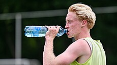 Tom Slon�ík na tréninku královéhradeckých fotbalist�