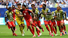 Kapverd�tí fotbalisté se radují z gólu Kevina Piny (�. 6) proti Uruguayi.