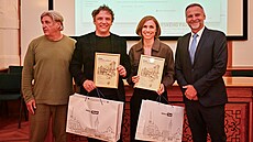 Architektka Tereza Nová (na snímku) s kolegou Ji�ím Zábranem (vedle ní vlevo)...