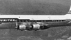 Letoun Douglas DC-7, stejný model, jako se ú�astnil kolize nad Grand Canyonem.