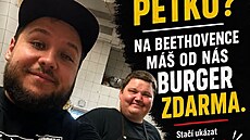 �ada cukráren i obchodních center nabízí pro �kolní d�ti zmrzlinu zdarma jako pozornost za vysv�d�ení