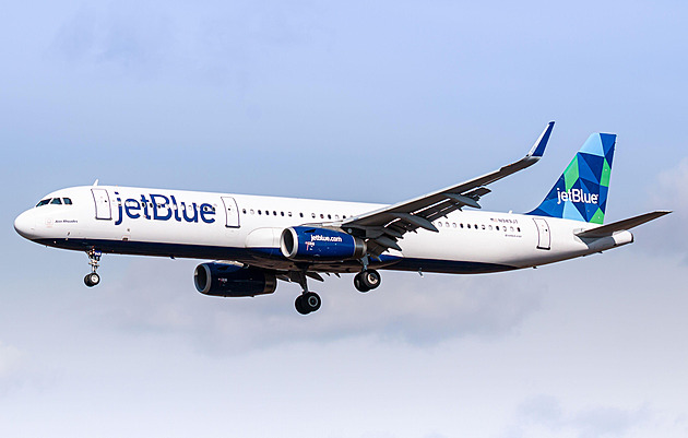 Dopravní letadlo JetBlue se nad New Yorkem srazilo s dronem. Pilot bezpečně přistál