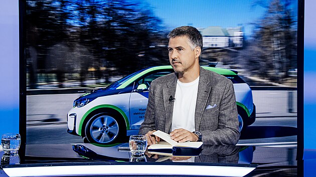 Hosty po�adu iDNES Lounge na t�ma ��ist� mobilita� jsou (zleva) tajemn�k Svazu dovozc� automobil� Josef Pokorn�, jednatel innogy Energo Rudolf R�dl, moder�tor iDNES Vladim�r Vok�l a �editel strategie EGU Michal Macenauer (na sn�mku). (30. �ervna 2026)