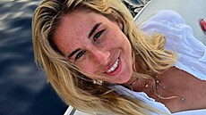 Ester Ledecká zdraví své sledující na Instagramu z aktivní dovolené v �ecku....