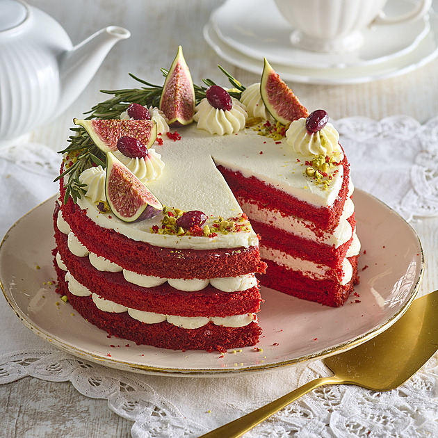 Dort Red Velvet: Luxusní sametový korpus s jemným krémem z žervé