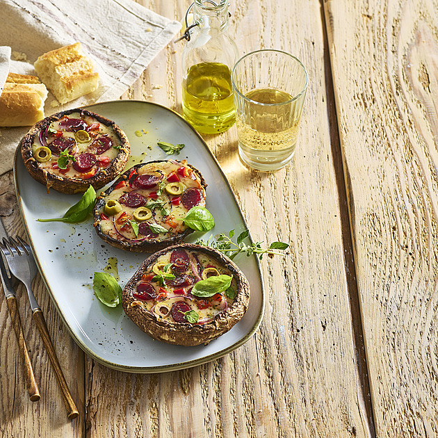 Grilované portobello à la pizza: Zdravá bezlepková minipizza z obřích žampiónů