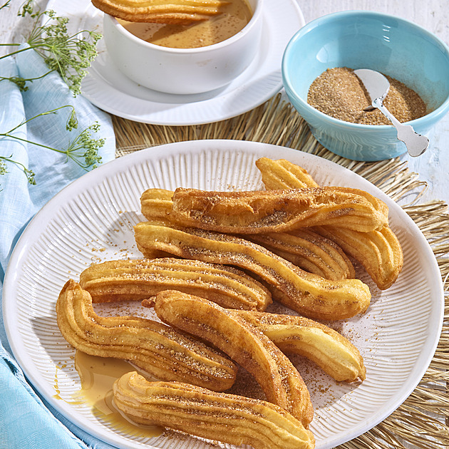 Domácí churros: Křupavé španělské tyčinky s omáčkou ze slaného karamelu