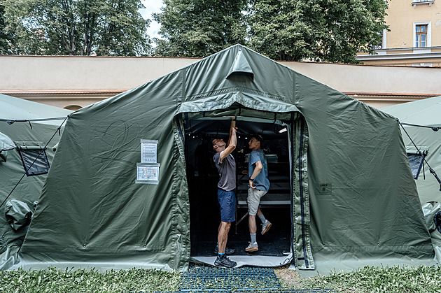 Přes tisíc studentů se dalo dobrovolně na vojnu. Čeká je měsíční výcvik, bez mobilů