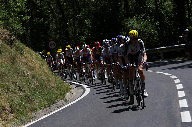 Tour ONLINE: A Tough Test in the Pyrenees. Can Vacek Keep the White Jersey Over Tourmalet?
