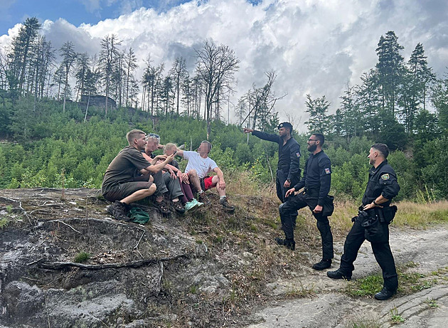 Horses and drones aid Czech and German police patrolling Bohemian Switzerland