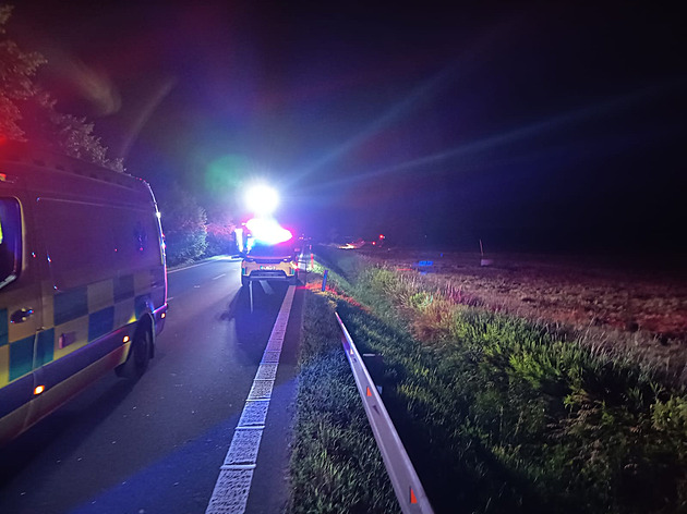 Dva mladí lidé se zranili při havárii auta na Opavsku, pro řidiče letěl vrtulník