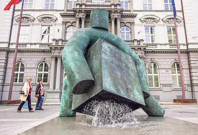 Accessing Czech online content: Subscription vs. targeted advertising