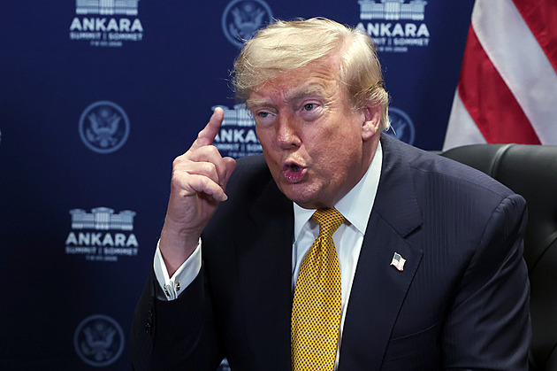Trumpovo hromobití v Ankaře: Zuří kvůli Grónsku, odepsal Španěly i „choré“ Íránce