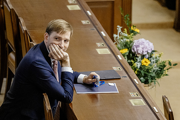 Vláda chce nalít do zdravotnictví přes 20 miliard. Šťastný mluví o nutnosti změn