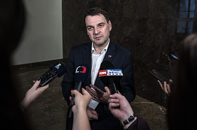 Pavel si místo bodyguardů vyžádal mluvčího a fotografa, řekl ministr Macinka
