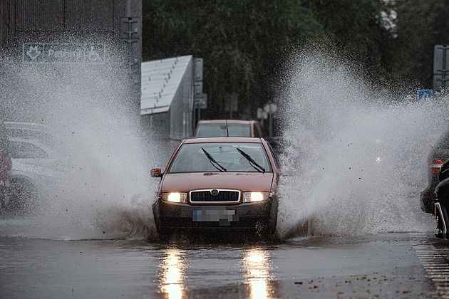 Bouřky budou silnější, v jednom kraji extrémní. Meteorologové zpřísnili výstrahu