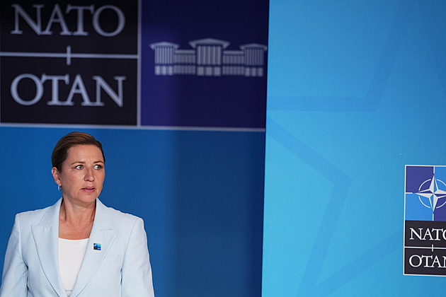 Grónsko není na prodej, území NATO ubráníme, vzkázala USA dánská premiérka